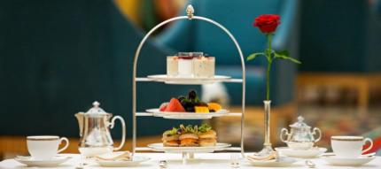Afternoon tea at the Burj Al Arab is not like high tea anywhere else. Here at the top of the 4th tallest hotel in the world, you have Sky High Tea!